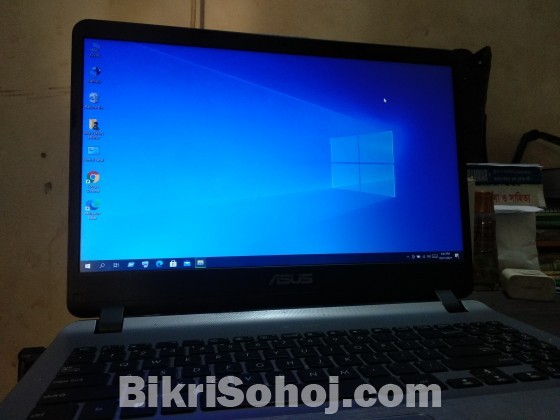 Asus laptop Core i5 7th-gen.